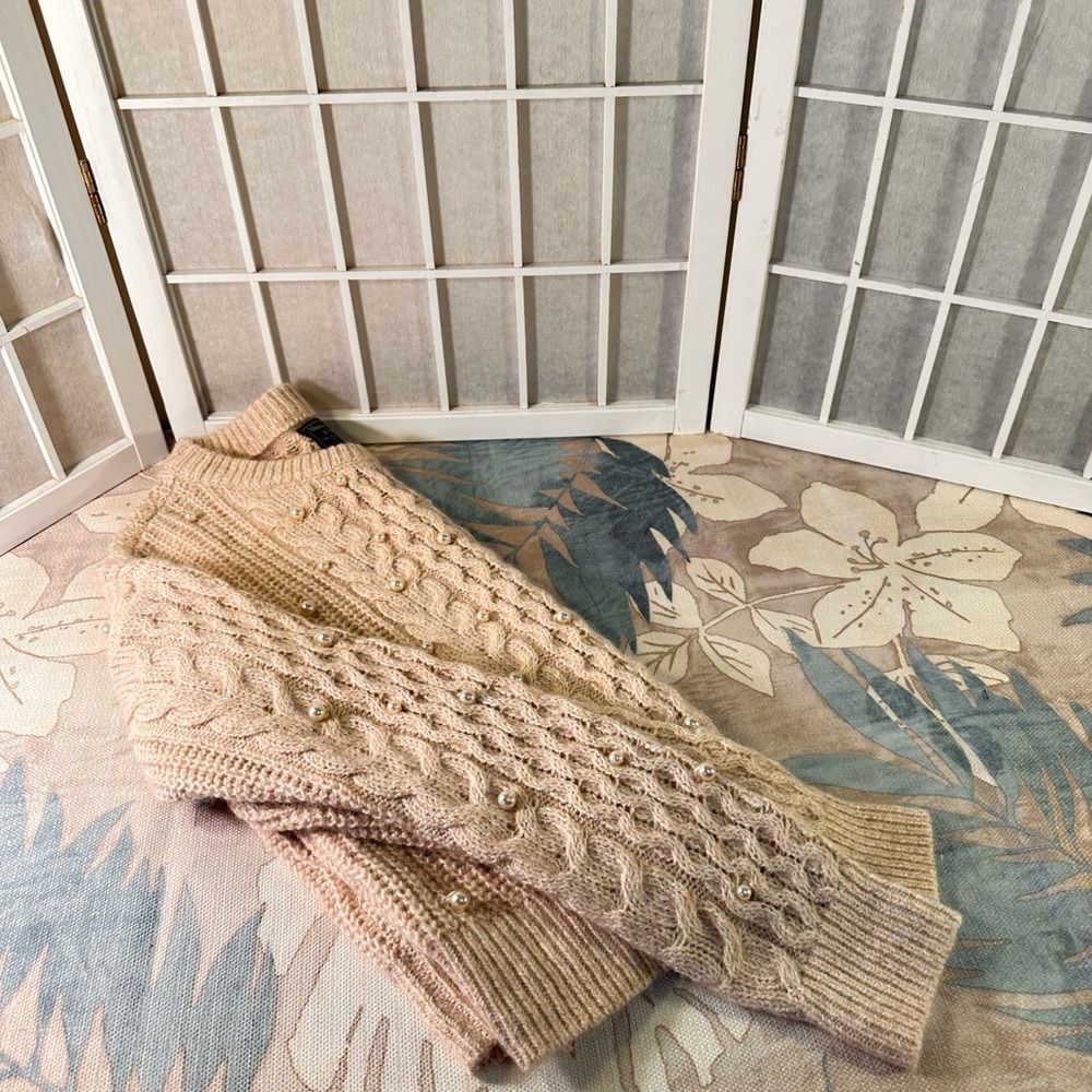 Abercrombie and Fitch Pearl Sweater - Picture 11 of 13